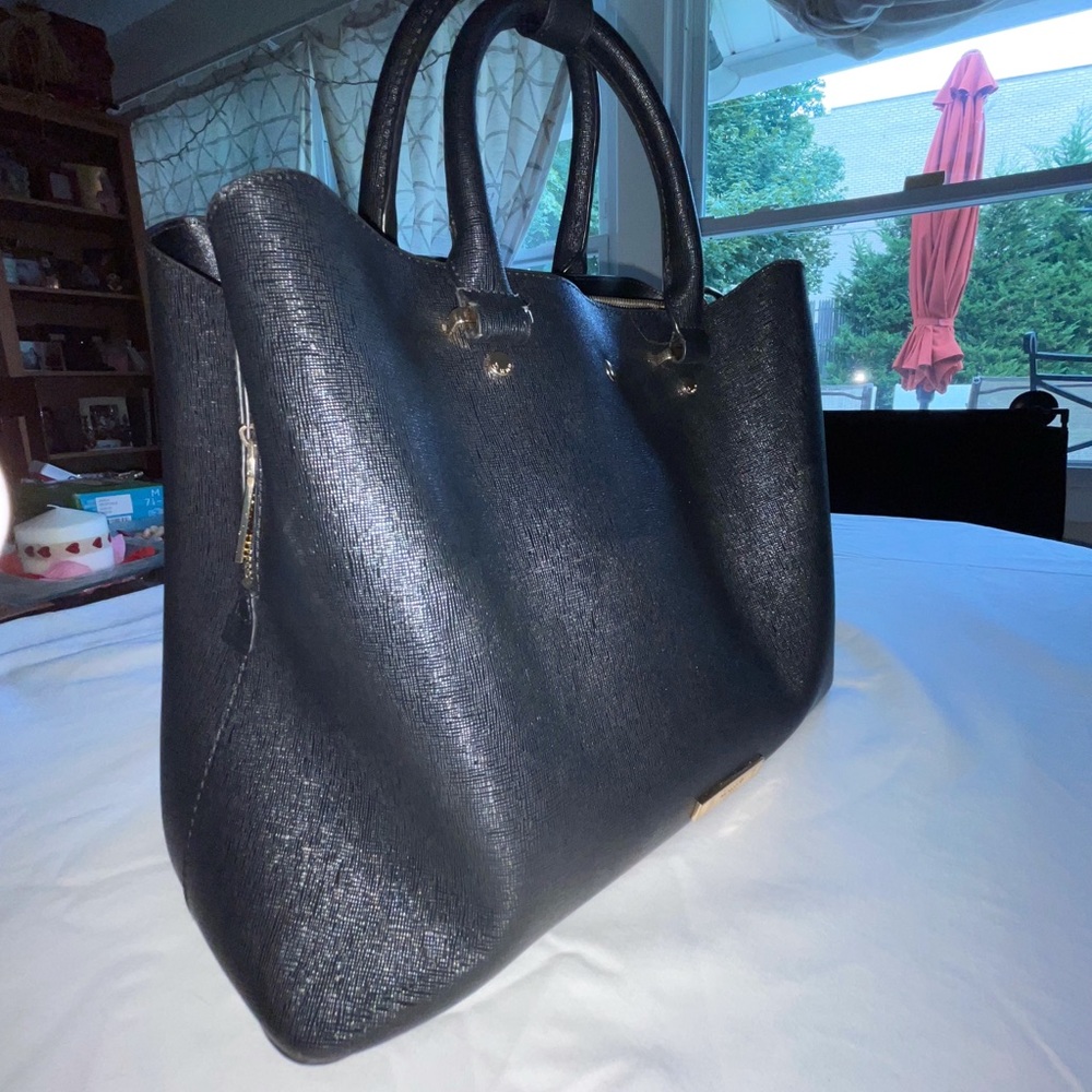 *READ DESCRIPTION* Black Handbag